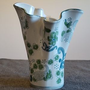 Hankerchief vase